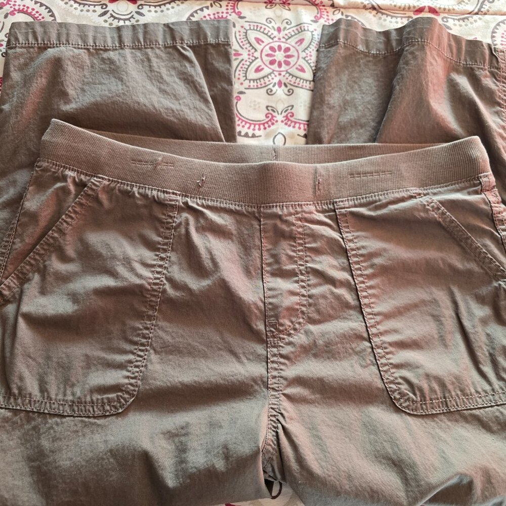 Utility Capris - Picture 4 of 5